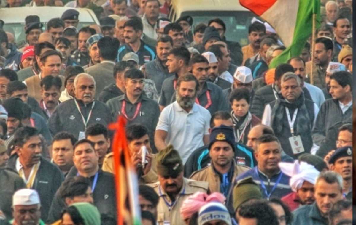 कोविड दिशा-निर्देशों का पालन करें या भारत जोड़ो यात्रा स्थगित करें : मनसुख मंडाविया